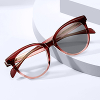 Lunettes photochromiques durables pour femmes MS 81737, monture ronde avec branches robustes et minimalistes, fabrication soignée