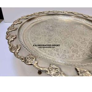 Grande assiette décorative marocaine en métal poli pour la maison, marque A.H Decorative, livraison rapide, personnalisable - Product Image 3