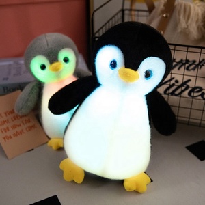 Vente en gros d'usine : Peluches Kawaii, Pingouins Lumineux, Jouets en Peluche Doux Personnalisables - Product Image 3