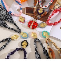 Nouveau collier transfrontalier en tissu de cuivre avec pendentif en forme de cœur et perles de riz, chaîne en bambou faite à la main, et foulard en soie classique à imprimé léopard