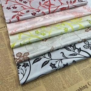 <span class=keywords><strong>Tissu</strong></span> <span class=keywords><strong>brocart</strong></span> dernier cri <span class=keywords><strong>au</strong></span> mètre en polyester haut de gamme jacquard métallique fleurs <span class=keywords><strong>tissu</strong></span> <span class=keywords><strong>brocart</strong></span> pour robe de dame - Product Image 3