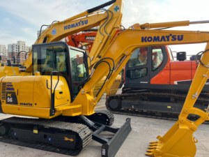 Excavadora Komatsu PC56 Usada Premium, Motor Komatsu Original, Consumo de Combustible Estable, Sin Accidentes Graves, Cabina con Aire Acondicionado - Product Image 1