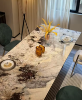 Îlot de cuisine en onyx rose naturel de luxe, table rétroéclairée en marbre, plan de travail de cuisine personnalisable pour cuisines de villas, installation incluse
