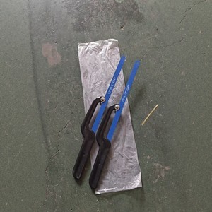 Mini sierra de arco compacta para cortar metal, herramienta manual de dientes finos para uso en bricolaje - Product Image 2