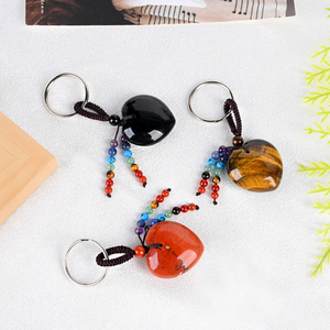 Porte-clés Cœur en Cristal Naturel, Perles 7 Chakras, Pendentif Cœur en Pierre Gemme, Pierre de Guérison Améthyste, pour Décoration - Product Image 1