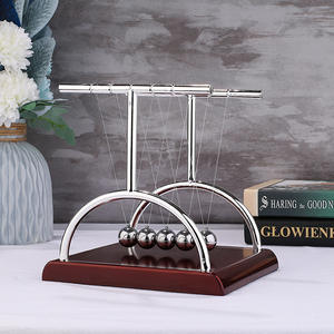 All'ingrosso classico pendolo <span class=keywords><strong>Newton</strong></span> in metallo oscillante sfera per ufficio placcato modello <span class=keywords><strong>di</strong></span> artigianato su Desktop <span class=keywords><strong>Newton</strong></span> <span class=keywords><strong>sfere</strong></span> <span class=keywords><strong>di</strong></span> equilibrio - Product Image 5