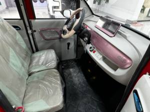 Adecuado para que las mujeres conduzcan, un sedán eléctrico de cuatro puertas para desplazamientos urbanos, con un diseño de doble fila - Product Image 5