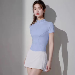 Maillot de tennis pour femme, personnalisé avec logo frontal, 82,5 % polyester, coupe slim, respirant, col ras du cou zippé, manches courtes, vente en gros - Product Image 3