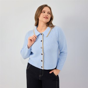 Cárdigan <span class=keywords><strong>de</strong></span> punto para mujer <span class=keywords><strong>de</strong></span> talla grande con cuello Peter Pan, ribete <span class=keywords><strong>de</strong></span> encaje ondulado en contraste, <span class=keywords><strong>botones</strong></span> <span class=keywords><strong>de</strong></span> <span class=keywords><strong>madera</strong></span>, suéter <span class=keywords><strong>de</strong></span> punto corto <span class=keywords><strong>de</strong></span> manga larga - Product Image 1