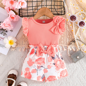 เสื้อโบว์สวยหรูสำหรับเด็กผู้หญิง แขนบานจับคู่กับกางเกงขาสั้นลายดอกกุหลาบ ชุดสองชิ้นแฟชั่นหลากสีสัน - Product Image 2