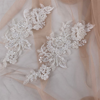 La nouvelle série de patchs de fleurs 3d broderie perlée conception d'appliques de dentelle pour la décoration de robe de mariée patch de dentelle par paires