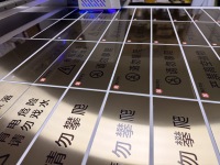 Panneaux d'affichage tactiles en acrylique imperméables personnalisés avec signalisation de porte de bureau suspendue, imprimés en gravure, avec braille