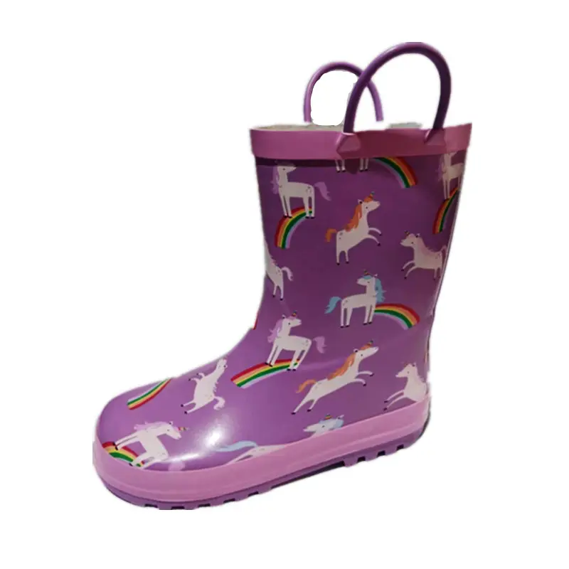 2023 échantillon gratuit enfants violet licorne filles bottes de pluie imperméables mignon motif personnalisé garçons PVC anti-dérapant chaussures