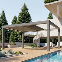 Pergola bioclimatique motorisée en aluminium sur mesure avec toit à lames orientables pour restaurant et hôtel