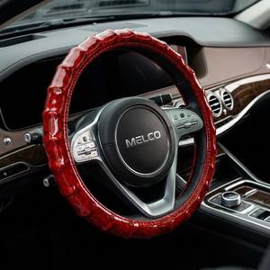Housse universelle pour <span class=keywords><strong>volant</strong></span> de voiture en imitation bois (convient aux diamètres de 37 à <span class=keywords><strong>39</strong></span> <span class=keywords><strong>cm</strong></span>) ; présente un motif ondulé. - Product Image 3