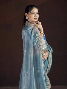 Conjunto de Sari Tradicional de Seda para Mujer, Color Dorado Mono Diamante, Hermoso Bordado Floral, Lentejuelas, Borde Calado, Secado Rápido, para Toda Ocasión - Product Image 2