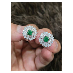 Magnífico Anillo de Plata de Ley 925 con Gema Verde Elegante de 2 Quilates, Corte Esmeralda, Engaste en Canal, Joyería Fina - Product Image 1