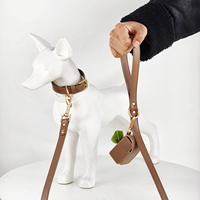 Guinzaglio e Collare per Cani in Pelle PU di Lusso Haute Couture, Regolabile, con Porta Sacchetti Igienici e Borsa per Passeggio