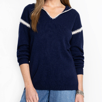 Pull à col en V personnalisé avec surpiqûres contrastées, en mélange de laine et de cachemire, à capuche