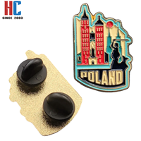 Spilla smaltata personalizzata in metallo placcato oro, stile moderno, a tema Milano Italia, souvenir di viaggio, con colori personalizzabili, produzione da 20 anni