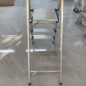 Marchepied de cuisine en aluminium au design moderne avec main courante, échelle pliante antidérapante pour une position debout sûre dans les appartements - Product Image 2