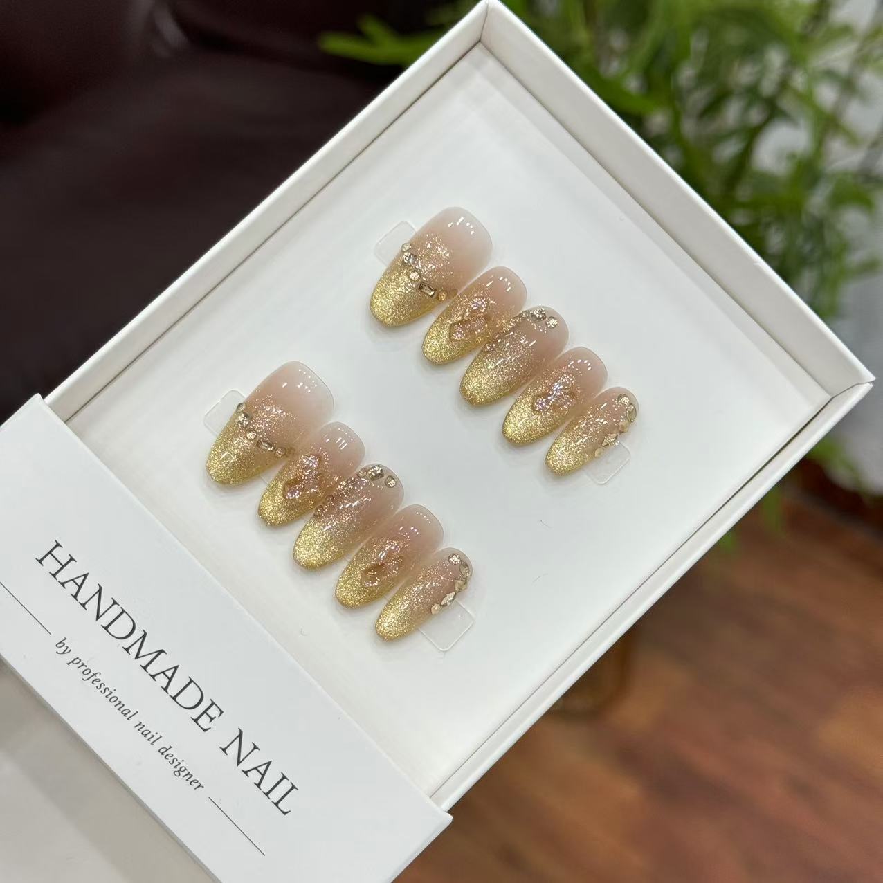 Sparkling Short Almond Nails 2025