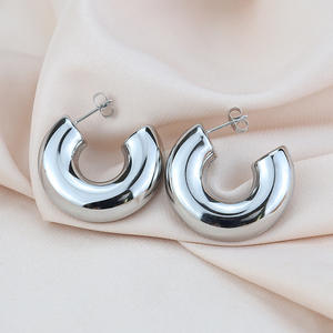 Boucles d'oreilles en acier au titane en forme de C Boucles d'oreilles creuses en acier inoxydable pour femmes - Product Image 3