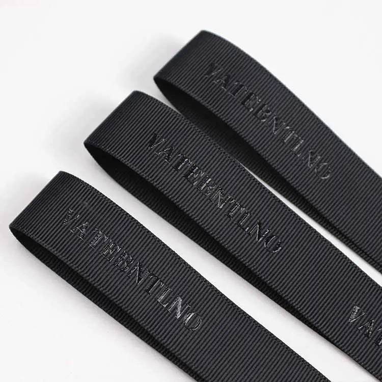 تصميم مخصص 3D جودة منقوش أسود grosgrain الشريط المطبوع مع العلامة التجارية الشعار