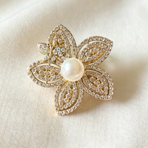 2026Latest Trendy Flower Crystal Brooch Pins Rhinestone <b>Buttons</b> Alloy <b>Gold</b> Plated Customized Unisex Daily Use Engagement Wedding - Product Image 2