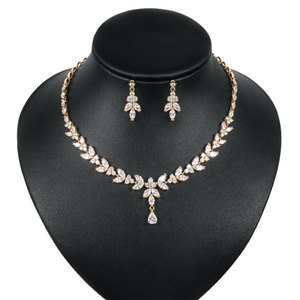 Collane da sposa con diamanti finti delicati in oro rosa oro <span class=keywords><strong>argento</strong></span> dichiarazione per <span class=keywords><strong>abiti</strong></span> senza spalline spose il giorno delle <span class=keywords><strong>nozze</strong></span> - Product Image 2