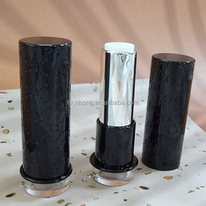Tube à lèvres vide de luxe rond noir gaufré avec logo personnalisé, conteneur rotatif pour baume à lèvres cosmétique avec base transparente - Product Image 6