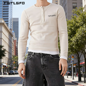 Camiseta Henley de Manga Larga para Hombre, Estilo Minimalista, Color Beige, con Estampado de Letras a Rayas, Mezcla de Algodón, Corte Ajustado, Diseño Contemporáneo - Product Image 2