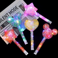 Bâton lumineux en mousse en forme de cœur, baguette LED clignotante pour enterrement de vie de jeune fille, réception de mariage, anniversaire, accessoire de soirée