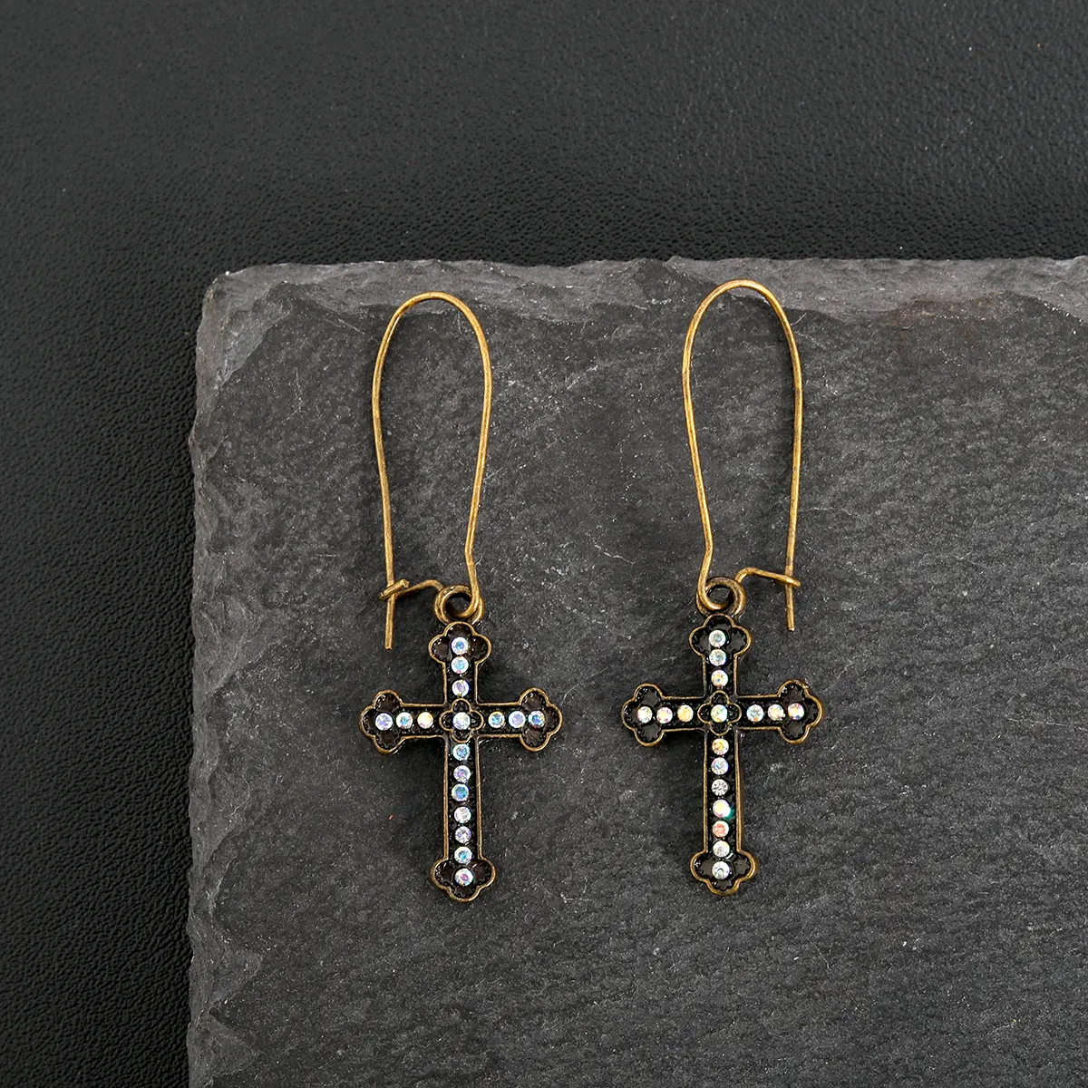 Vente en gros Boucles d'oreilles bohèmes vintage à la mode uniques en forme de croix en bronze