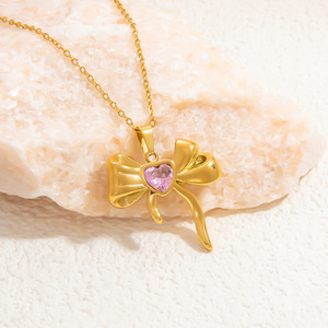 Collar con colgante de lazo chapado en oro de 18 quilates con piedra de corazón rosa, elegante gargantilla para regalo. - Product Image 2