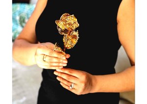 ของขวัญวันวาเลนไทน์ ดอกกุหลาบแท้เคลือบทอง 24K ดีไซน์หรูหรา บรรจุในกล่องตกแต่งสวยงาม ของขวัญวันครบรอบ ดอกกุหลาบธรรมชาติ - Product Image 5