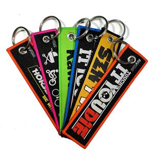 공장 도매 브랜드 이름 로고 주문을 받아서 만들어진 하이 퀄리티 양면 자수 열쇠 고리 금속 반지와 짠 열쇠 고리 - Product Image 1