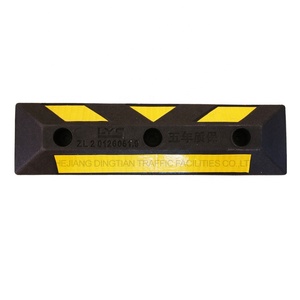 頑丈な車止め、取り付け簡単、ソリッドラバー製駐車場用カーブ、車、トラック、車両の安全確保に - Product Image 1