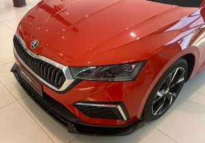 2023 New Car paraurti anteriore Spoiler Lip per <span class=keywords><strong>Skoda</strong></span> <span class=keywords><strong>Octavia</strong></span> <span class=keywords><strong>2020</strong></span> 2021 2022 V/RS kit corpo in fibra di carbonio Splitter gonna accessori in PP - Product Image 4