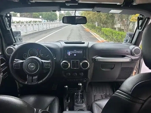 Personnalisation Intérieure <span class=keywords><strong>Jeep</strong></span> <span class=keywords><strong>Wrangler</strong></span> <span class=keywords><strong>2015</strong></span> – SUV Abordable avec Radar – Voiture d'Occasion - Product Image 4