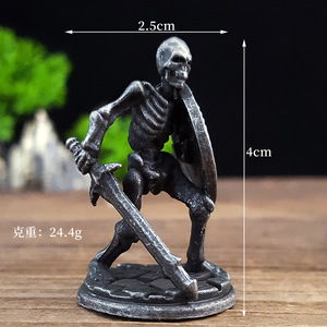 Ornement Crâne Tenant une Épée <span class=keywords><strong>et</strong></span> un <span class=keywords><strong>Bouclier</strong></span> SKS01, Décoration de Bureau à Domicile, Choix Unique Idéal pour les Cadeaux de Fêtes - Product Image 2