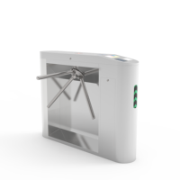 Portique de contrôle d'accès à trois poteaux avec système de billetterie biométrique RFID et barrière de comptage automatique pour gymnases, usines et expositions