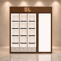 Vitrine modulaire avec cadre or rose, étagères rétroéclairées par LED, présentoir de luxe avec panneau lumineux et unité de rangement à tiroirs verrouillables
