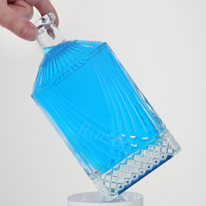 Bouteilles en verre <span class=keywords><strong>de</strong></span> vodka <span class=keywords><strong>de</strong></span> 700 ml <span class=keywords><strong>de</strong></span> haute qualité, gravure personnalisée du logo, bouchon couronne, marque Ruisen, emballage <span class=keywords><strong>de</strong></span> <span class=keywords><strong>liqueur</strong></span>, vente en gros promotionnelle - Product Image 2