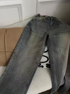 بنطلون جينز رجالي مخصص بالجملة بتصميم عتيق مغسول ومزين بالكريستال والألماس مع طباعة شاملة - Product Image 2