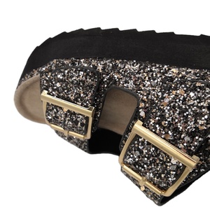 Ultimi Modelli di Tendenza: <span class=keywords><strong>Ciabatte</strong></span> in Plastica da Donna <span class=keywords><strong>con</strong></span> Borchie Nere e Argento, Fibbie, Velcro e Suole Spesse in <span class=keywords><strong>Sughero</strong></span> - Product Image 5