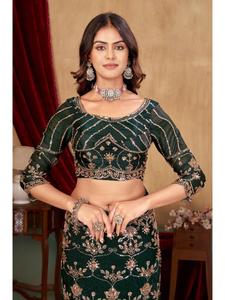 Sari de créateur Abhi de haute qualité en satin Fandy, brodé à la main avec des perles, avec chemisier de luxe inclus pour femme - Product Image 5