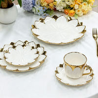 Tasse en céramique à motif floral nordique personnalisée OEM ODM avec soucoupe carrée, bord doré, ensemble de tasses à café et à thé en porcelaine, cadeau personnalisé