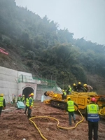 Foreuse rotative TBM XTR4/180 pour l'exploitation minière, avec moteur de pompe et mobilité sur chenilles, technologie économe en énergie pour le forage de la bauxite