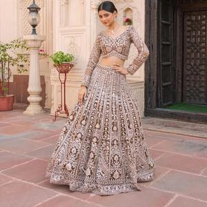 Nuevo diseñador Net Lehenga Choli con hojas de lentejuelas Diamantes blancos Dama DE HONOR Ropa de boda india - Product Image 1